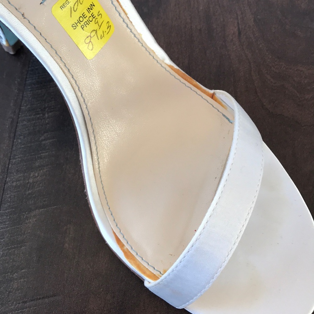 Betsey Johnson satin 4 1/2 inch heal - Picture 4 of 4